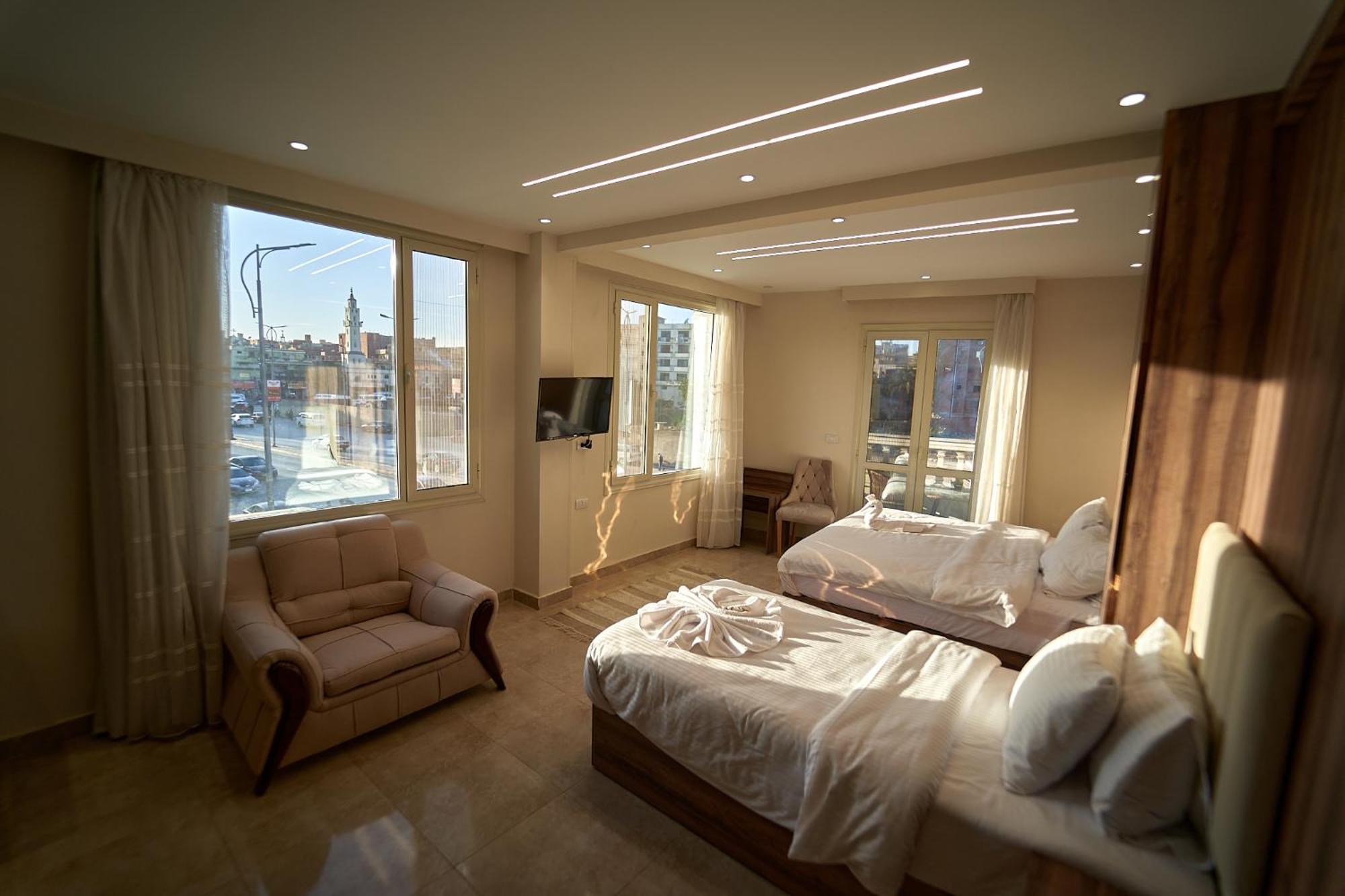 The Palace Pyramids Готель 3*