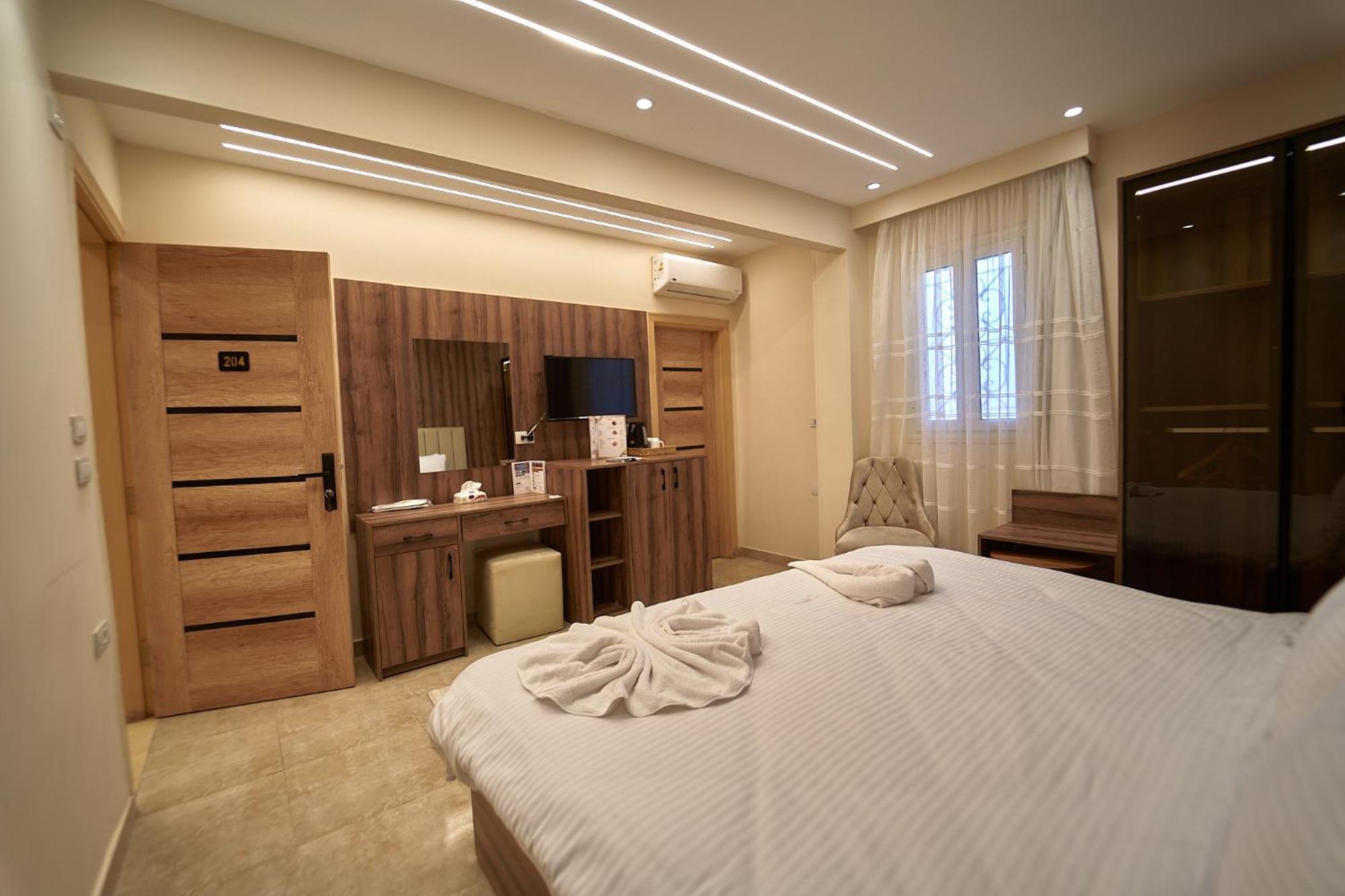 The Palace Pyramids Готель 3*