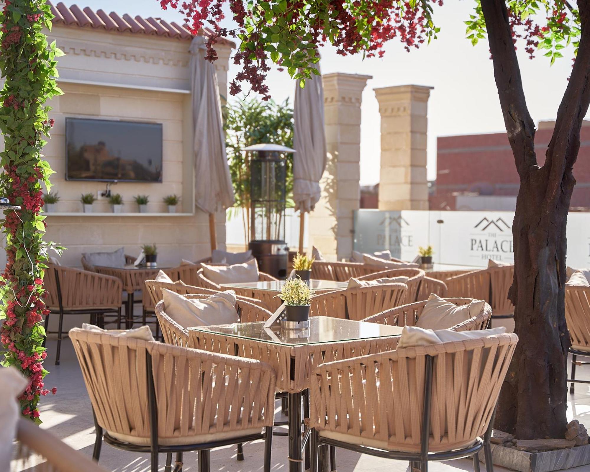 Готель The Palace Pyramids 3*