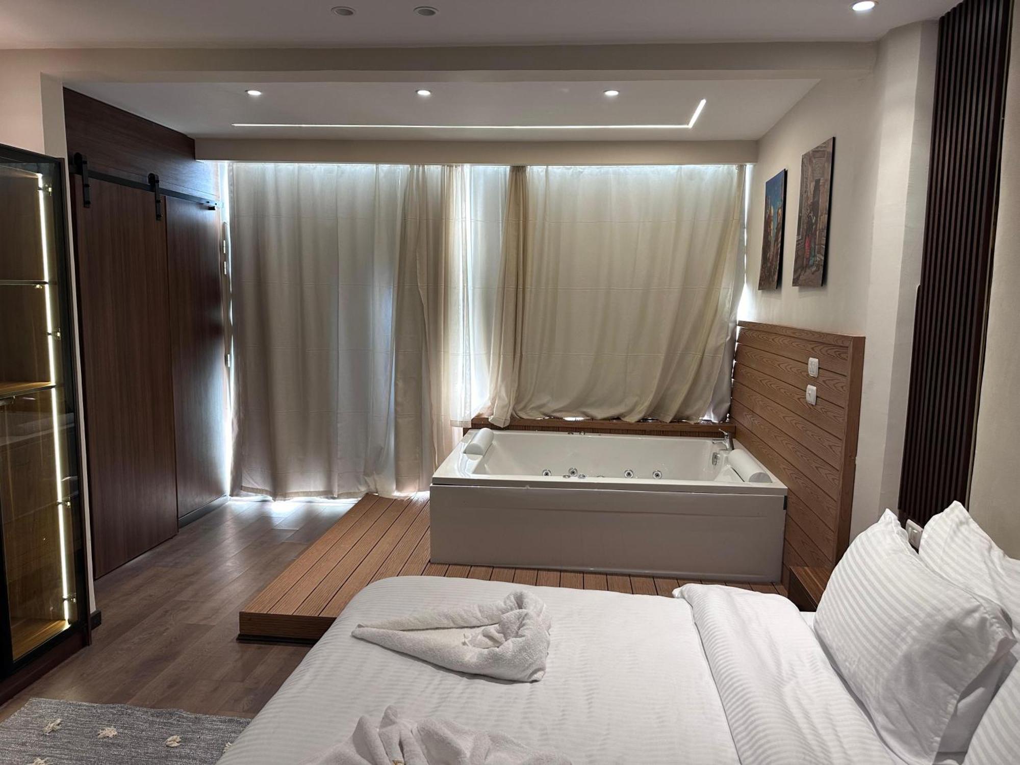 Готель The Palace Pyramids 3*